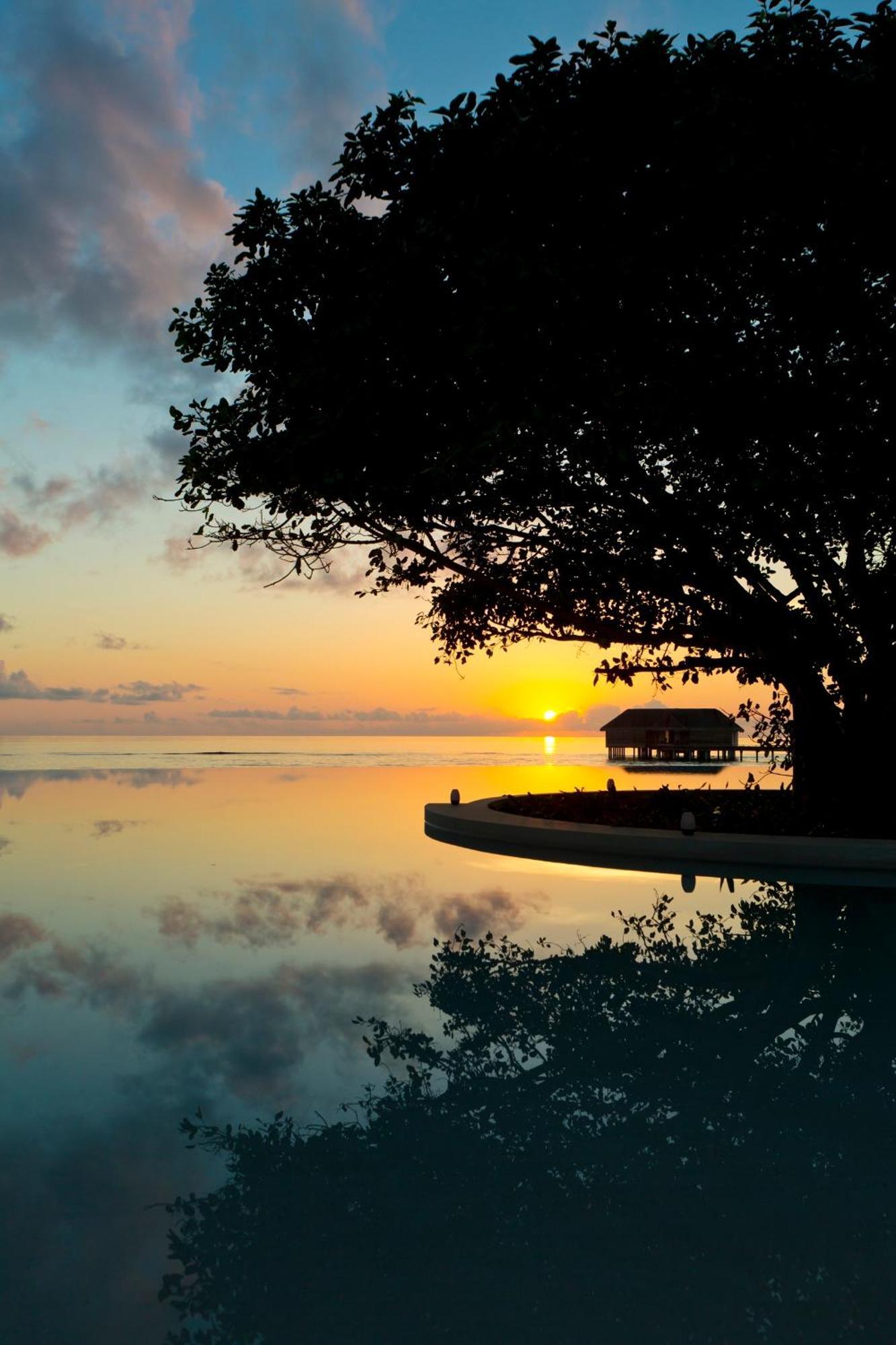 Dusit Thani Maldives Hotel Baa Atoll Exterior photo